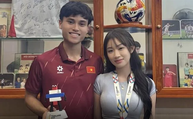 Hoàn trả đá gà F1680